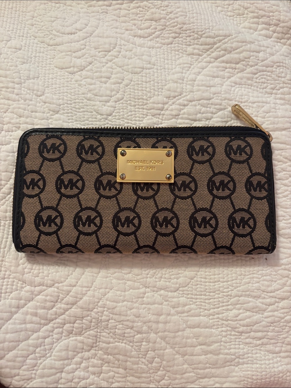 Michael Kors vintage Brown Logo Zip Wallet with Gold Plate circa 2012